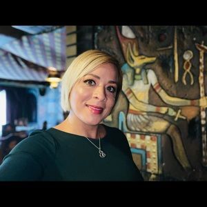 Meet your Posher, Yesenia